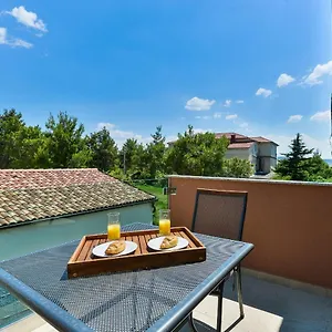 two-bedrom-villa-with-jacuzzy-casa4.hotelinzadar.com/